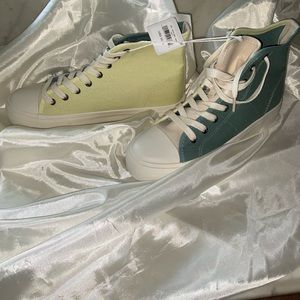 American Eagle Hi-top sneakers